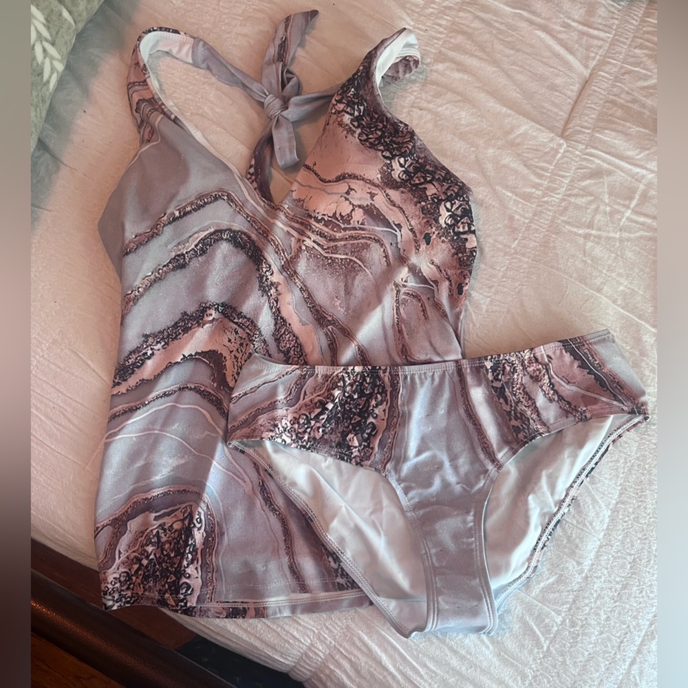 Marble Print Tankini with bikini bottoms • Size Medium • NWT